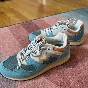 Karhu Tennis Shoes